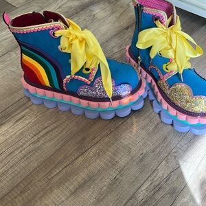 Dolls Kill Pot of Gold Platform Shoes size 6 new with tag